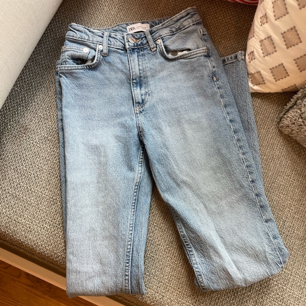 Zara split hem jeans. Worn once and in great condition